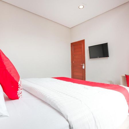 Oyo 148 Cempaka Place Homestay Jakarta Exterior foto