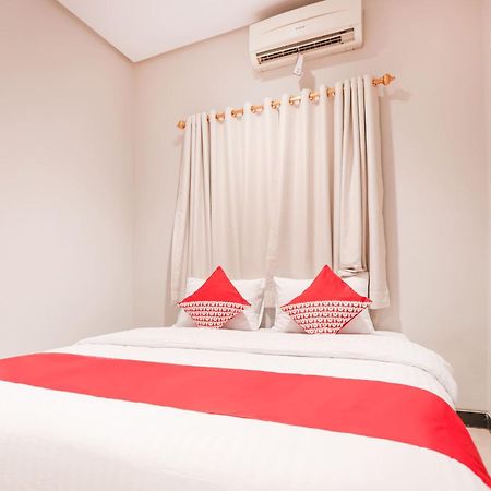 Oyo 148 Cempaka Place Homestay Jakarta Exterior foto