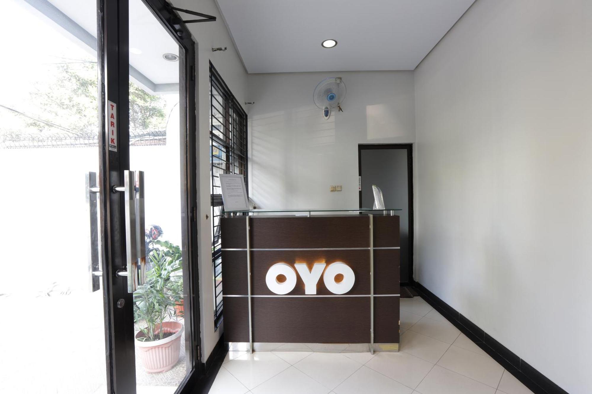 Oyo 148 Cempaka Place Homestay Jakarta Exterior foto