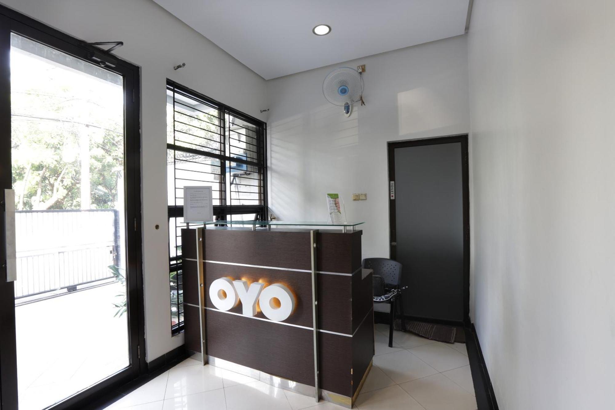 Oyo 148 Cempaka Place Homestay Jakarta Exterior foto