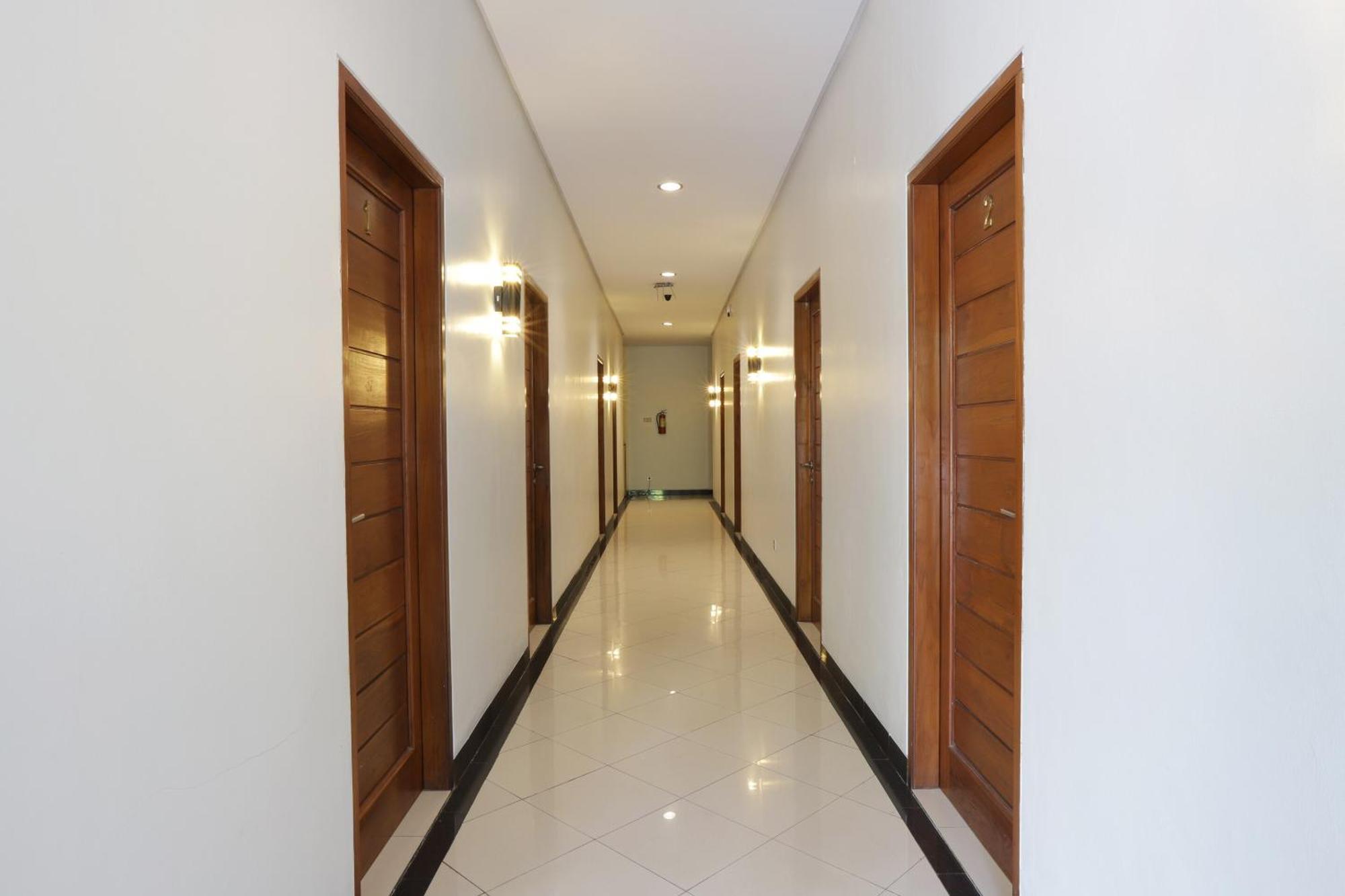 Oyo 148 Cempaka Place Homestay Jakarta Exterior foto
