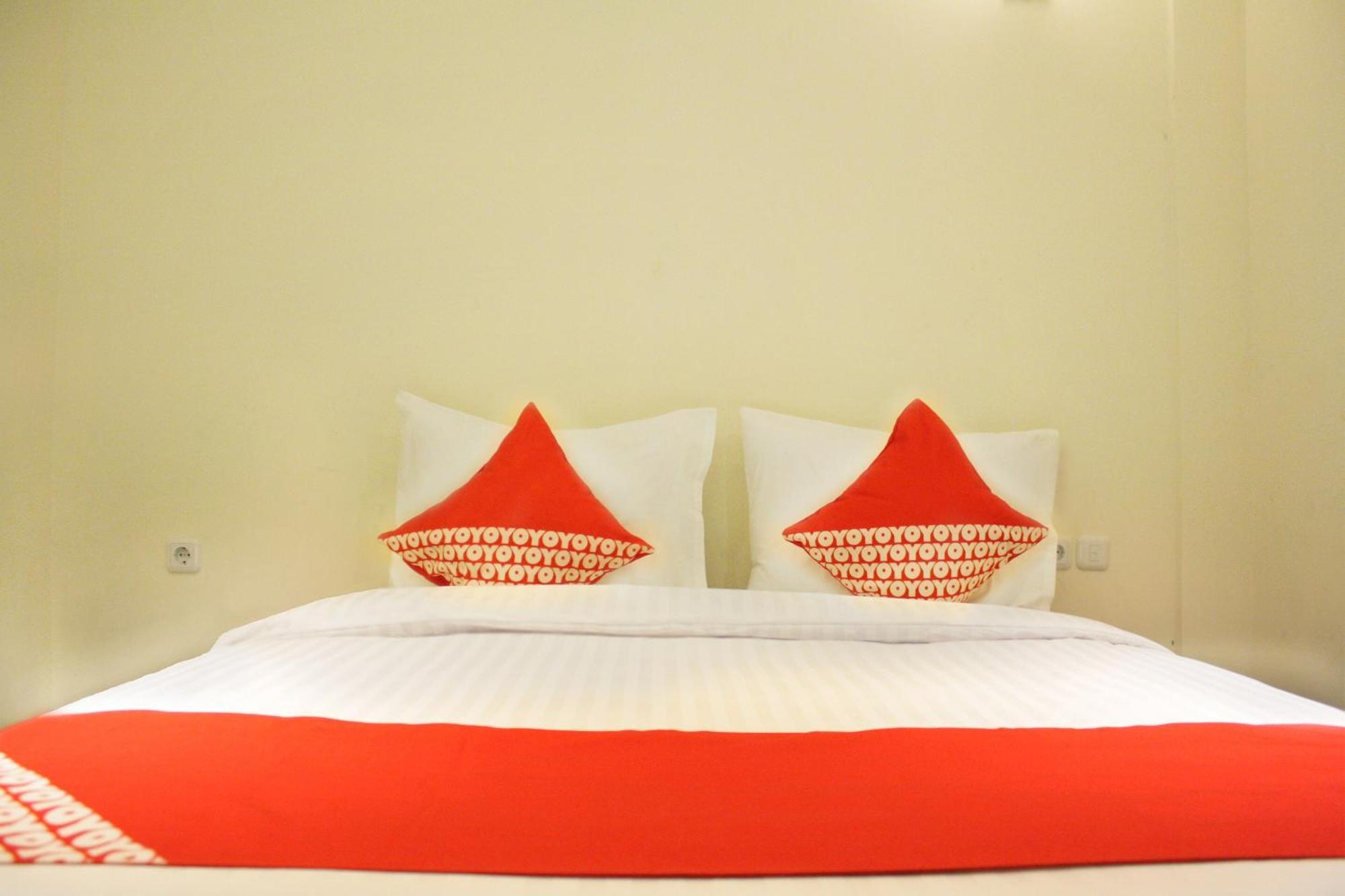 Oyo 148 Cempaka Place Homestay Jakarta Exterior foto